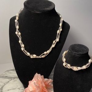Fresh Water Pearls Necklace and Bracelet